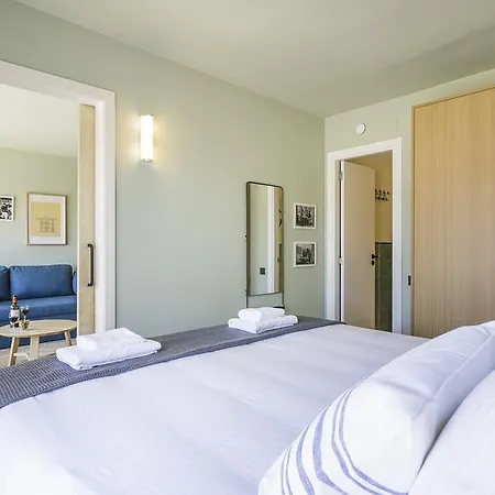 Yays Sagrera Boutique Apartment